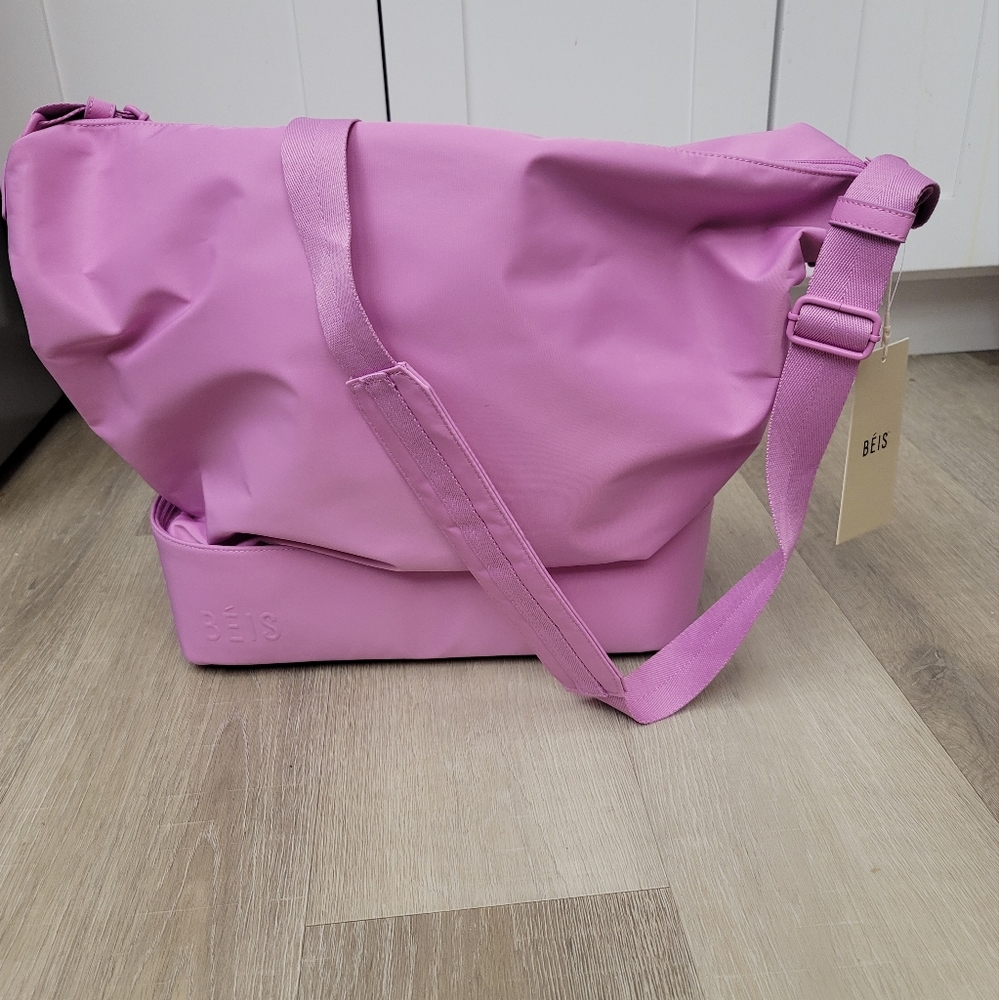 🍓BEIS Crescent Weekender in Berry - Gone For Good Online!🍓